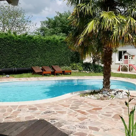 Holiday home Maison Avec Piscine Chauffee *